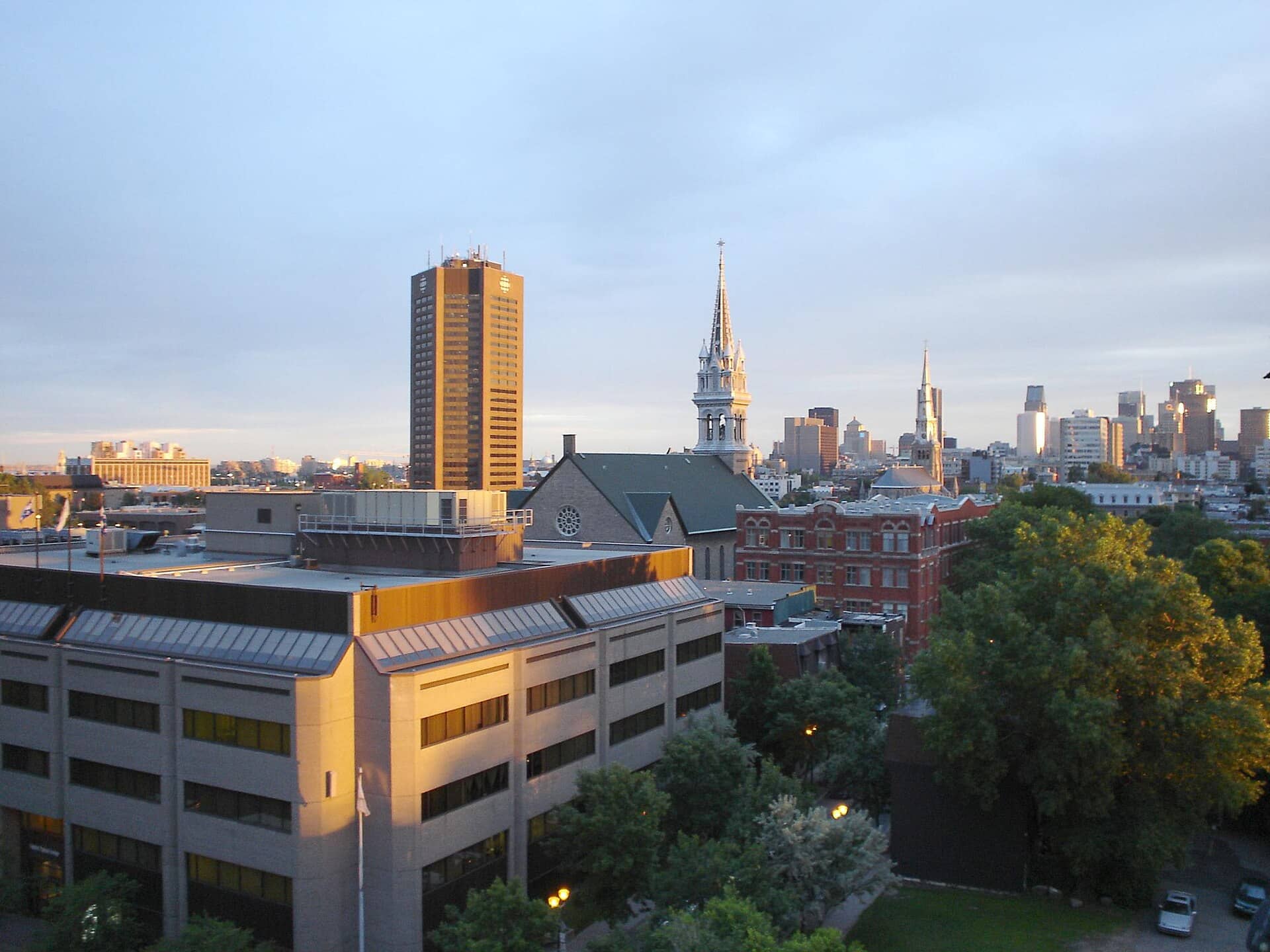 Tour de Radio-Canada à Montréal au coucher du soleil