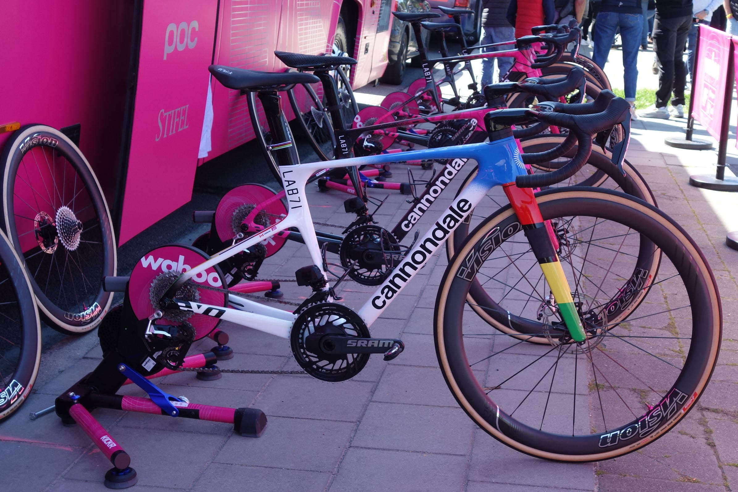 Vélo de l'équipe EF Education-Oatly, formation de Magdeleine Vallières-Mill